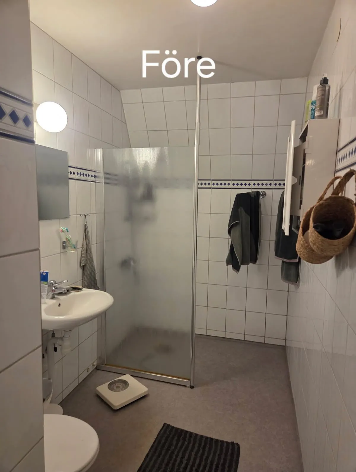Slitet våtrum före renovering